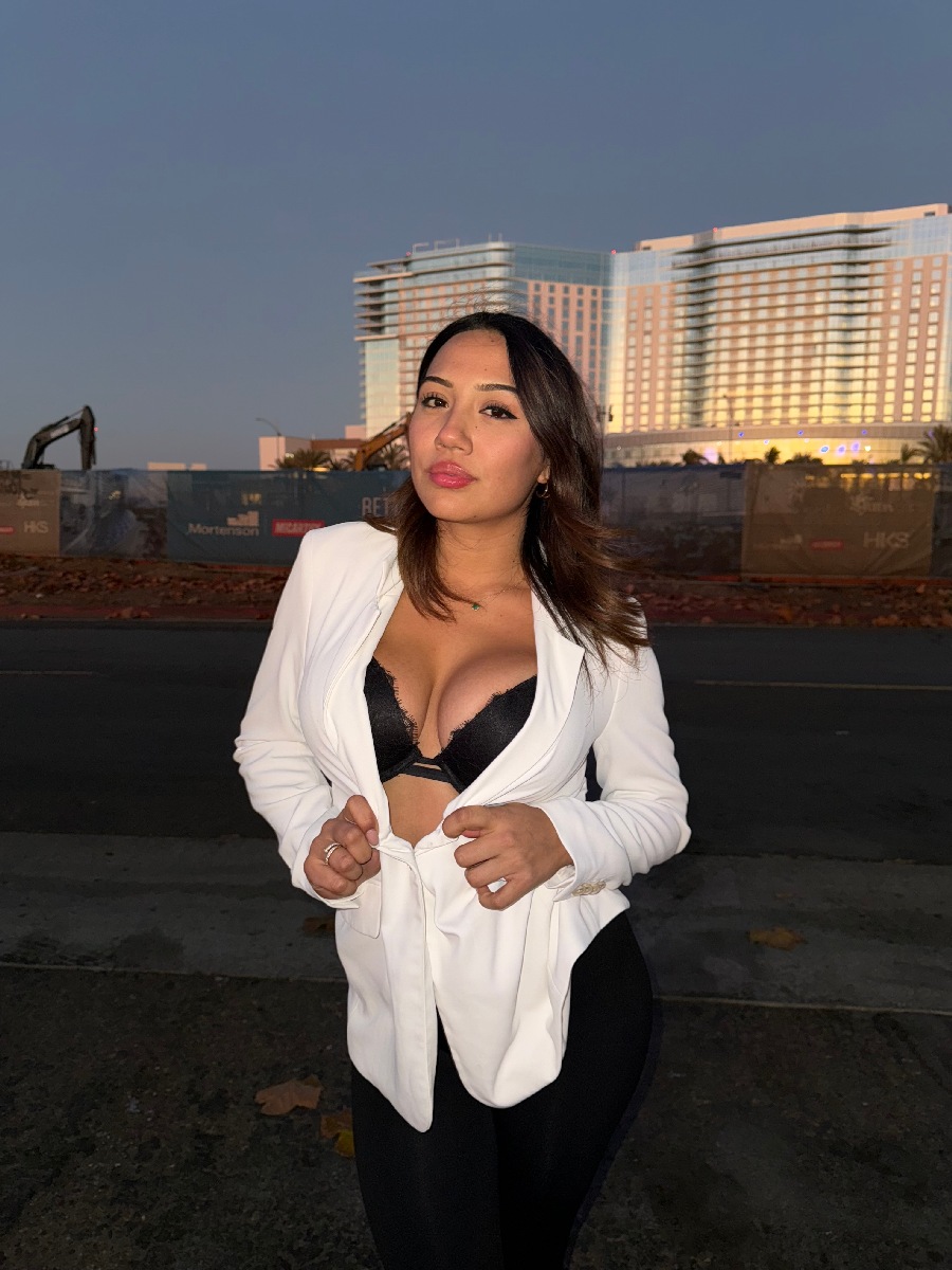 Take a pause and enjoy Ali Cruz — streaming from St. Petersburg