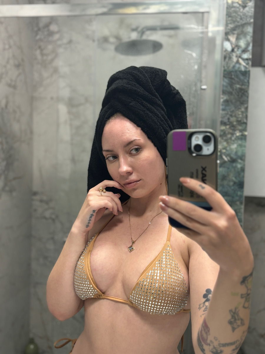 Nude girl KateV in St. Petersburg