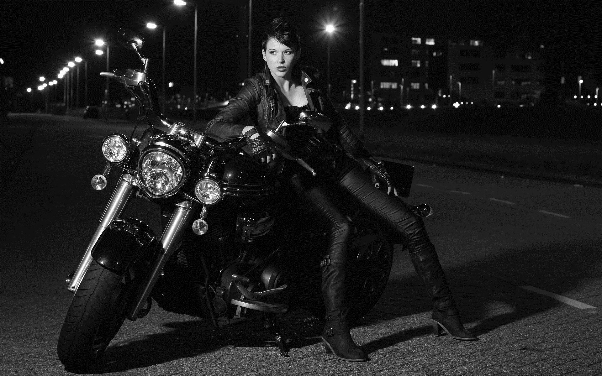 Photo Beautiful girls and motorcycles in St. Petersburg