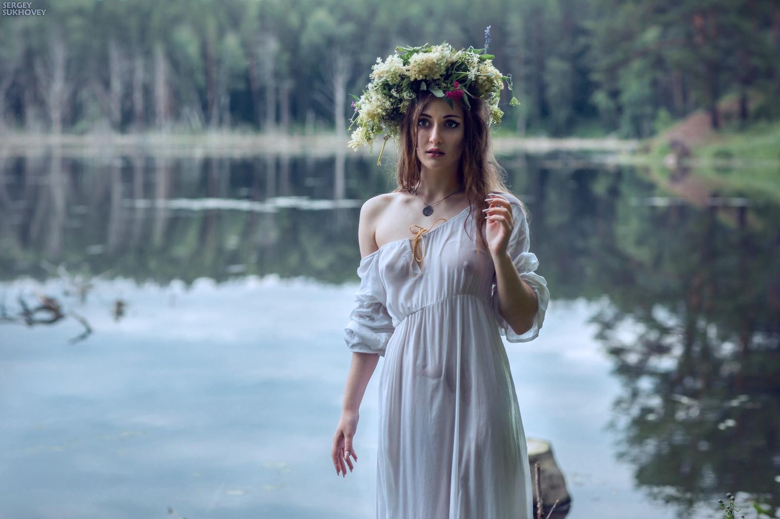 Slavic women brings the glow — live moments in St. Petersburg
