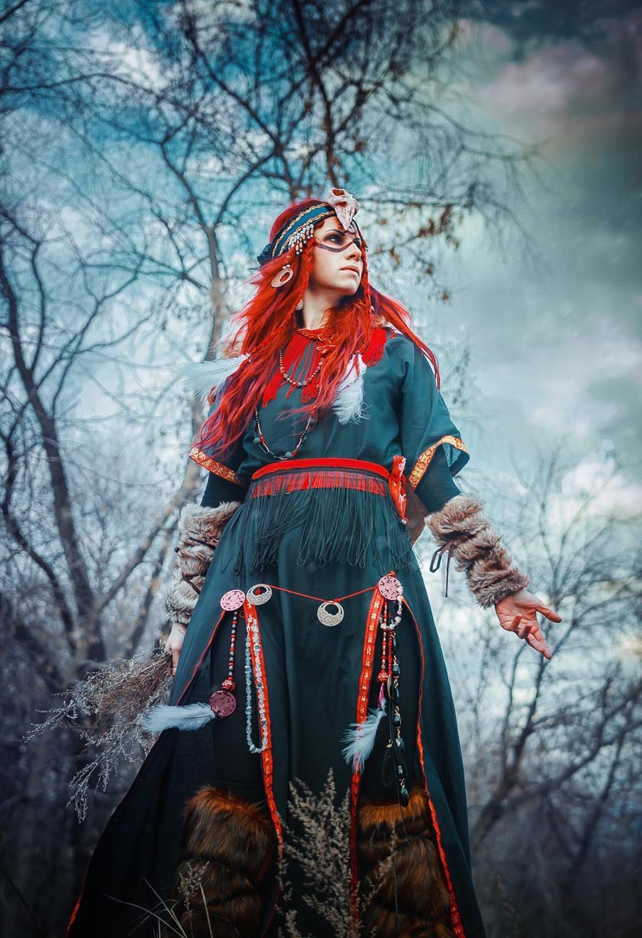 Take a pause and enjoy Girls in Slavic costumes — streaming from St. Petersburg