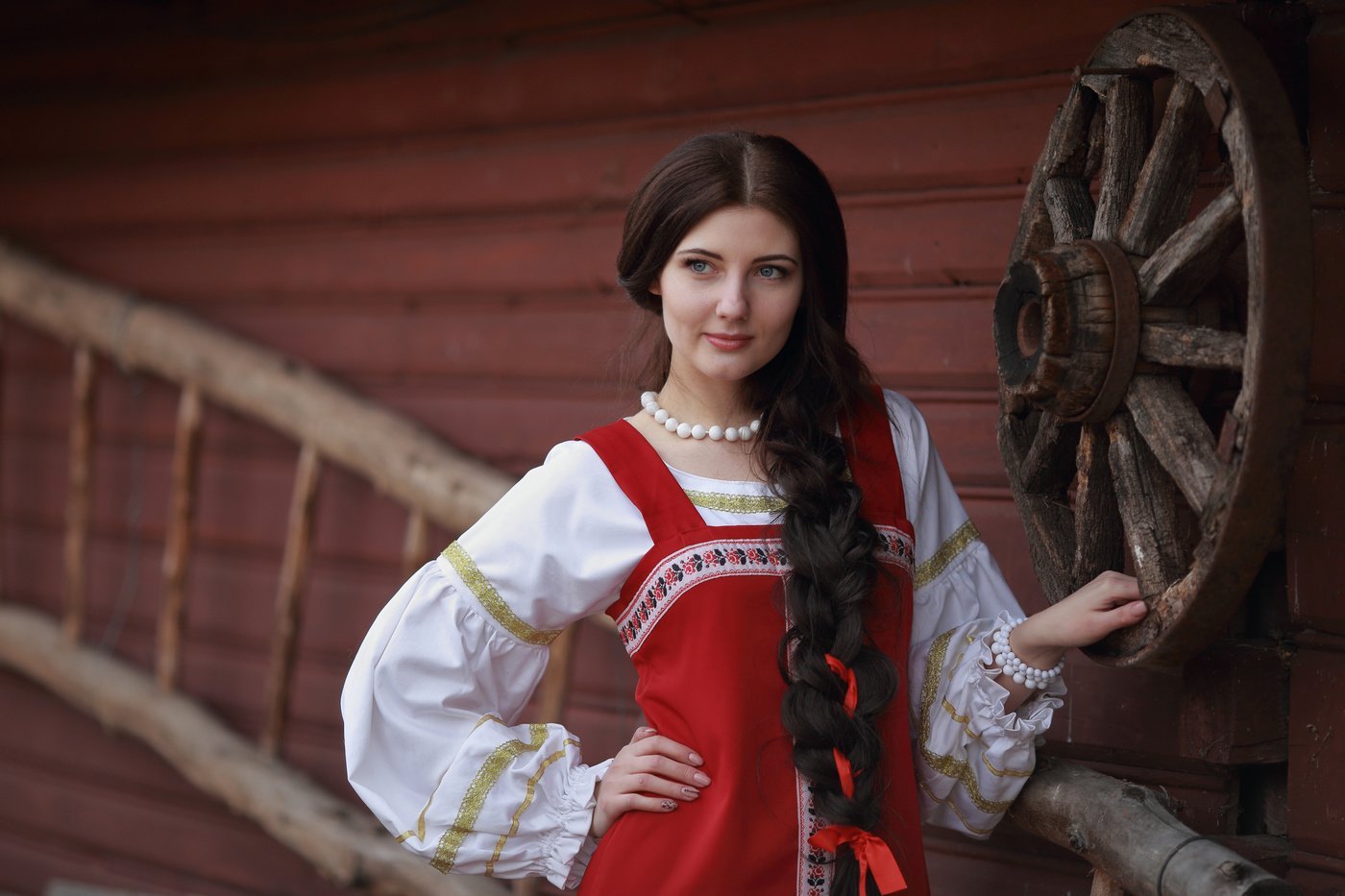Girls in Slavic costumes’s look of the day — catch her live in St. Petersburg