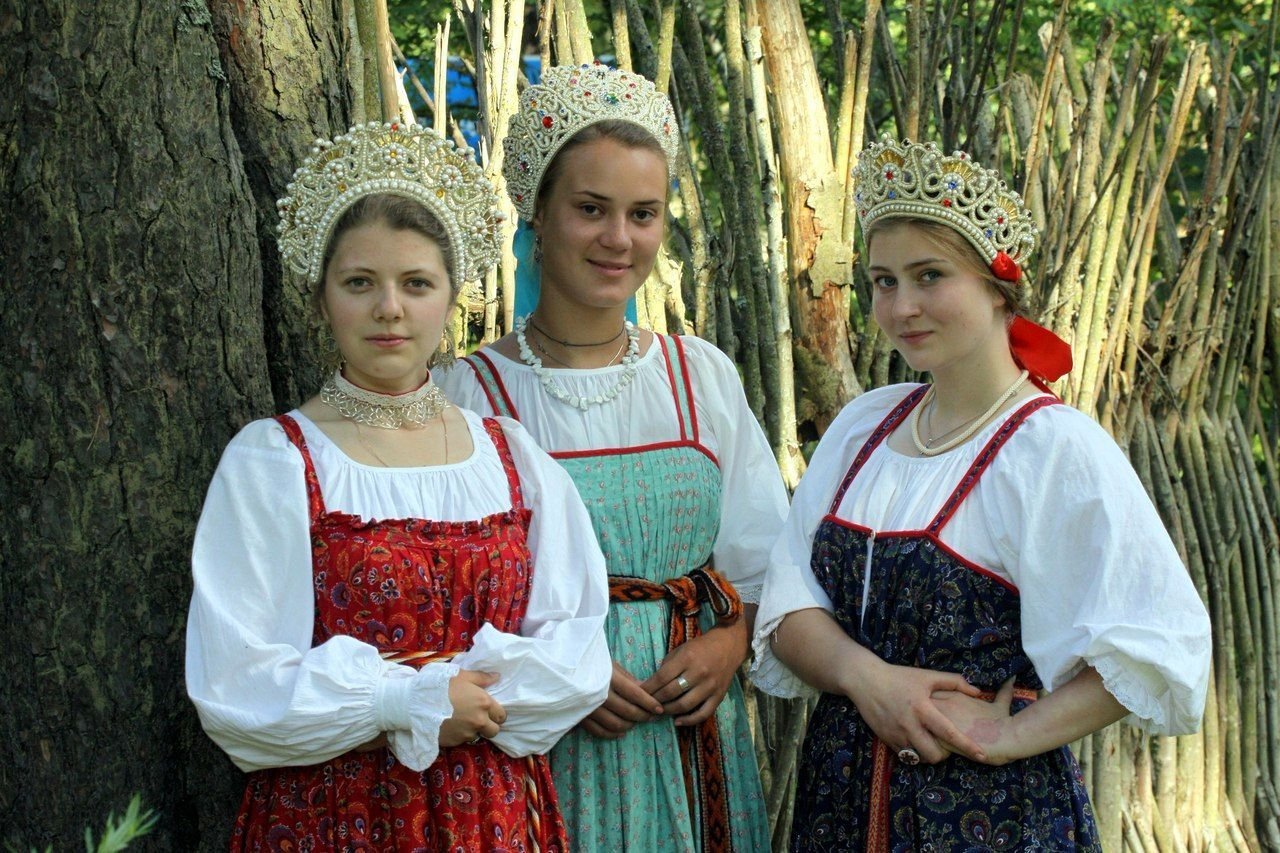 Sexy model Girls in Slavic costumes in St. Petersburg